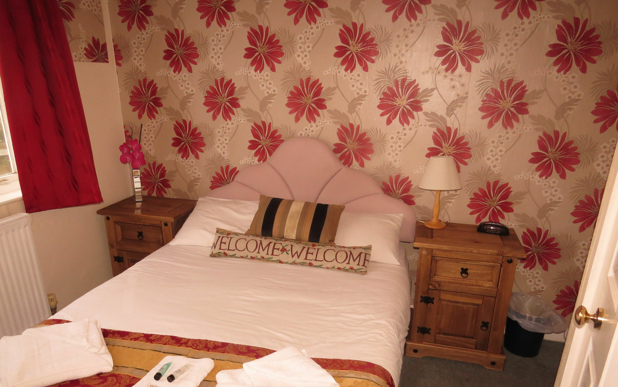 Sandown Manor Bagian luar foto