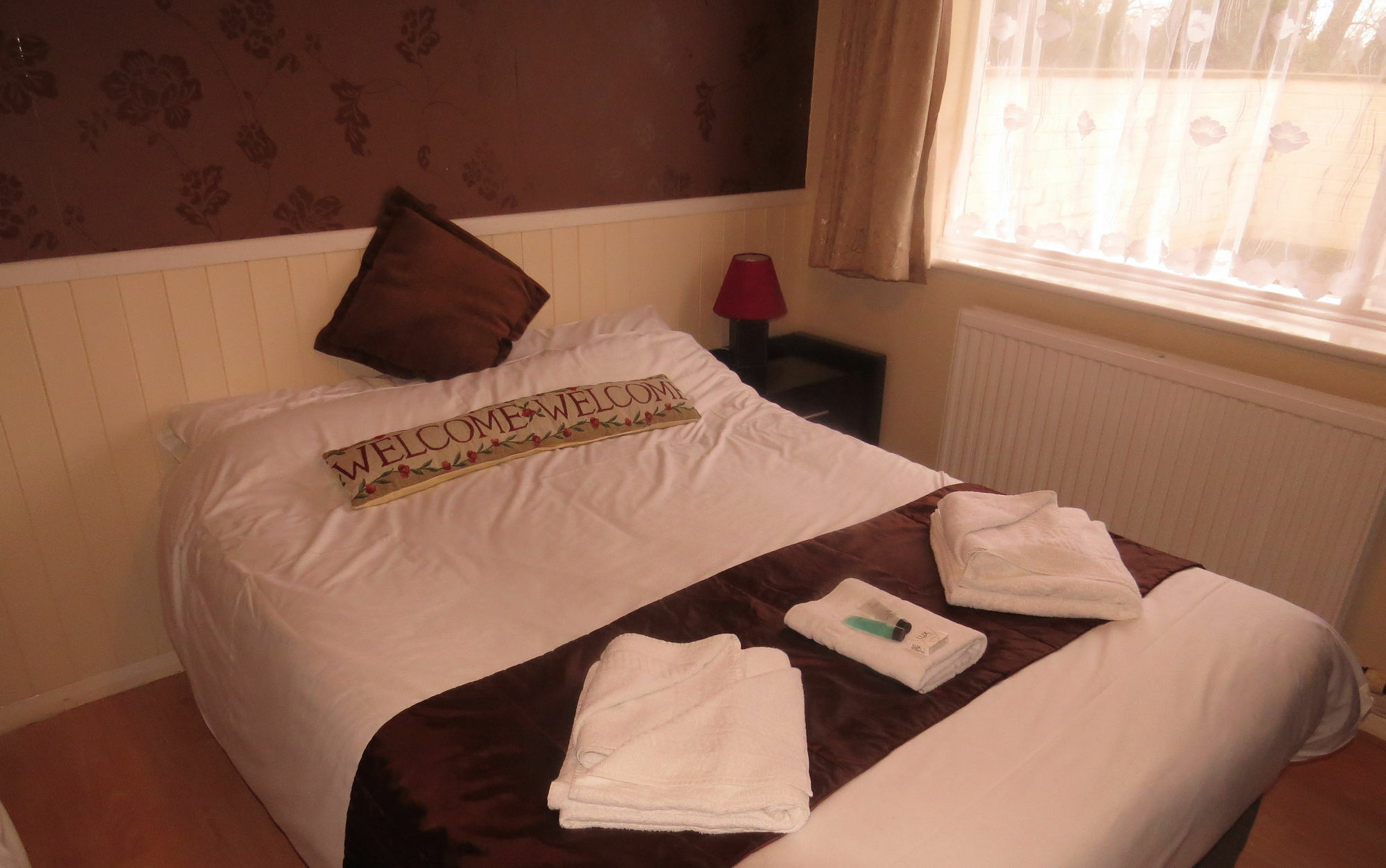 Sandown Manor Bagian luar foto