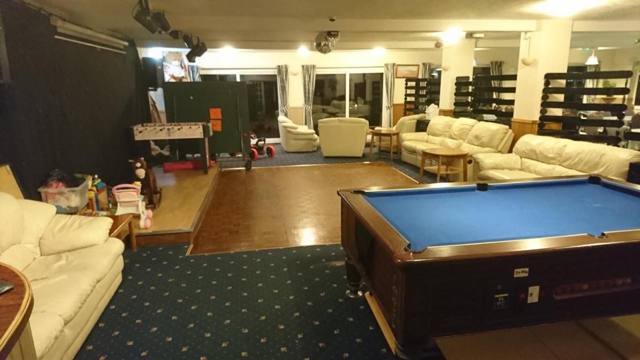 Sandown Manor Bagian luar foto